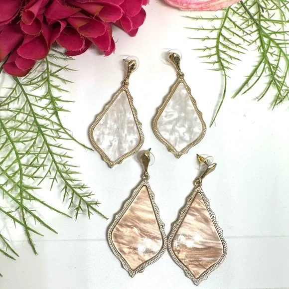 Chandelier⚜️Pearly Pink Acrylic Ornate Drop Earrings - Picture 6 of 6